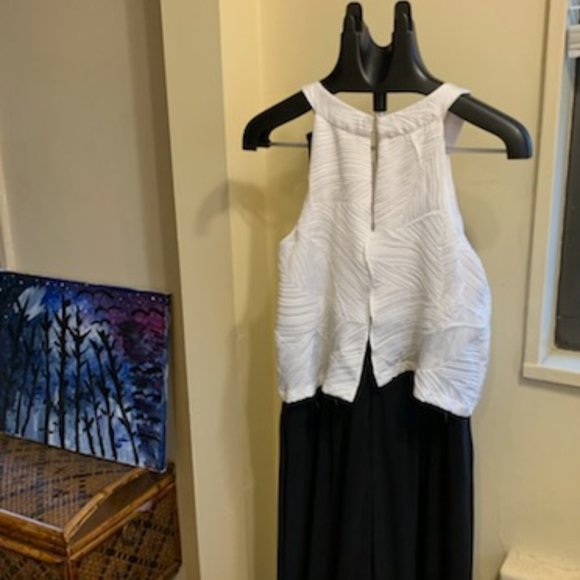 White and Black Sleeveless Jumpsuit - Picture 7 of 8